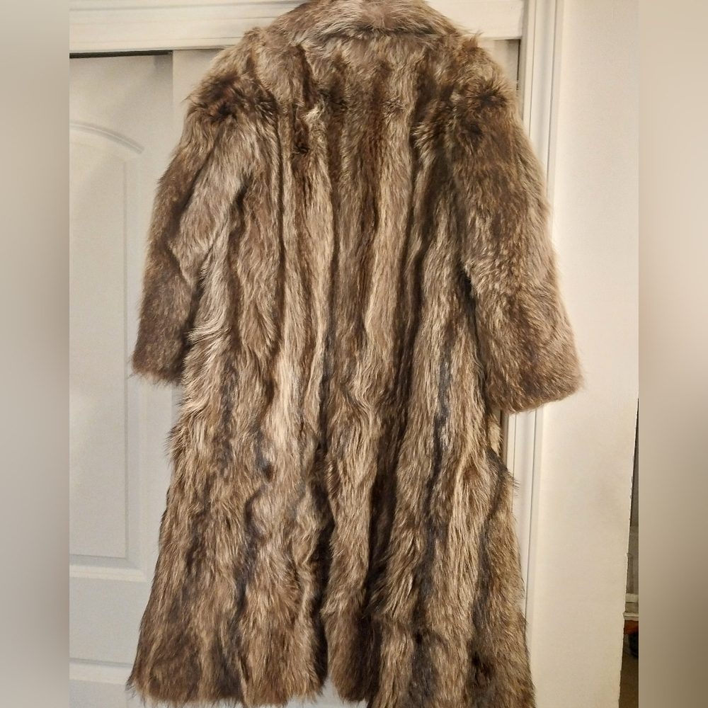 Luxurious fur coat ** READ DESCRIPTION** - Picture 3 of 8